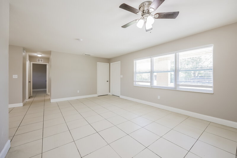 1,700/Mo, 11 Kentucky Road Lehigh Acres, FL 33936 Living Room View 2