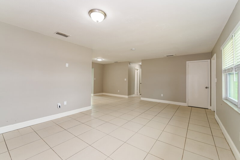 1,575/Mo, 11 Kentucky Road Lehigh Acres, FL 33936 Living Room View 2