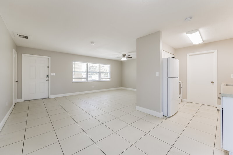 1,700/Mo, 11 Kentucky Road Lehigh Acres, FL 33936 Dining Room View