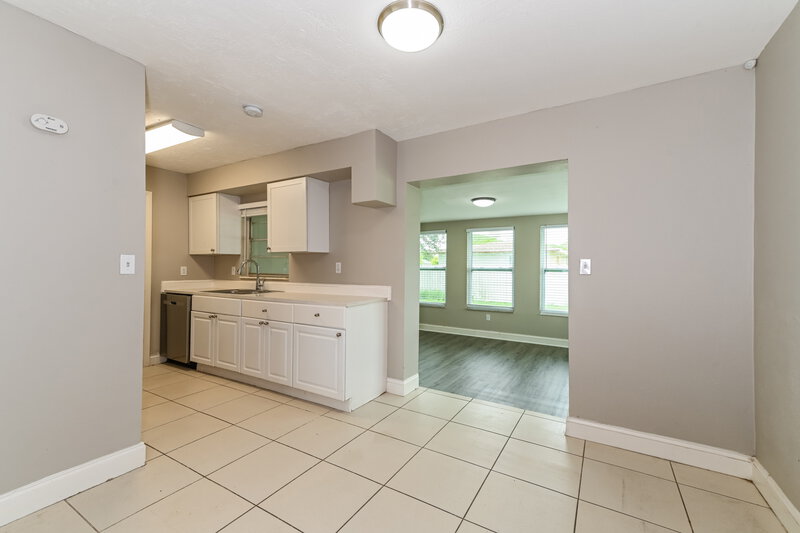 1,575/Mo, 11 Kentucky Road Lehigh Acres, FL 33936 Dining Room View