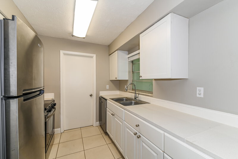 1,575/Mo, 11 Kentucky Road Lehigh Acres, FL 33936 Kitchen View