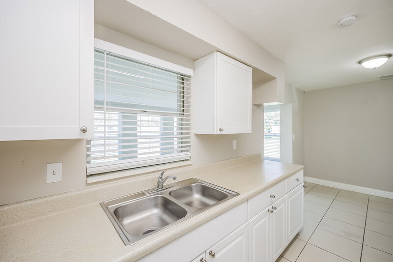 1,700/Mo, 11 Kentucky Road Lehigh Acres, FL 33936 Kitchen View 2