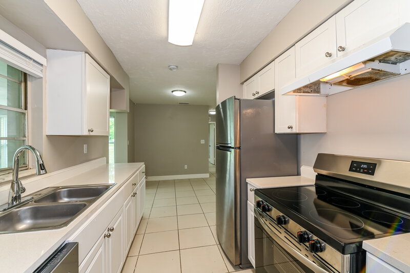 1,575/Mo, 11 Kentucky Road Lehigh Acres, FL 33936 Kitchen View 2