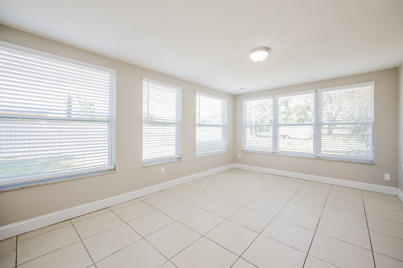 1,700/Mo, 11 Kentucky Road Lehigh Acres, FL 33936 Family Room View