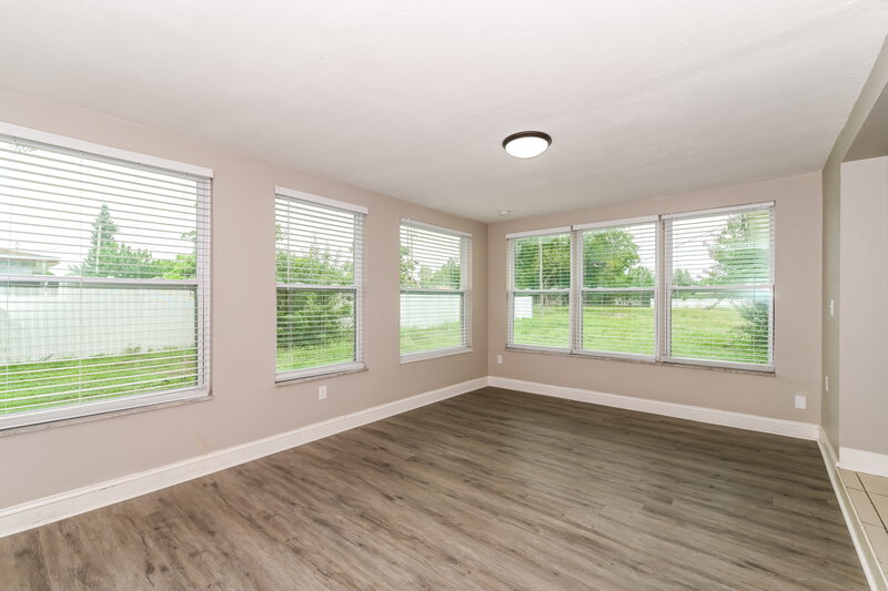 1,575/Mo, 11 Kentucky Road Lehigh Acres, FL 33936 Sitting Room View