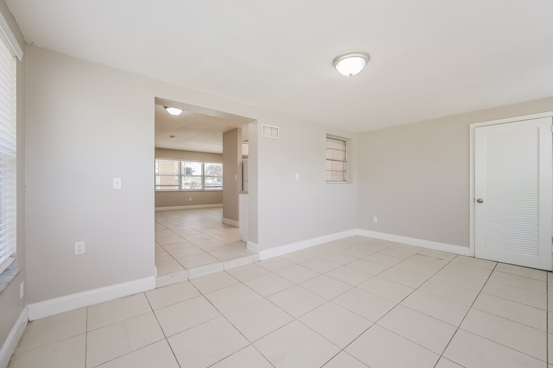 1,700/Mo, 11 Kentucky Road Lehigh Acres, FL 33936 Family Room View 2