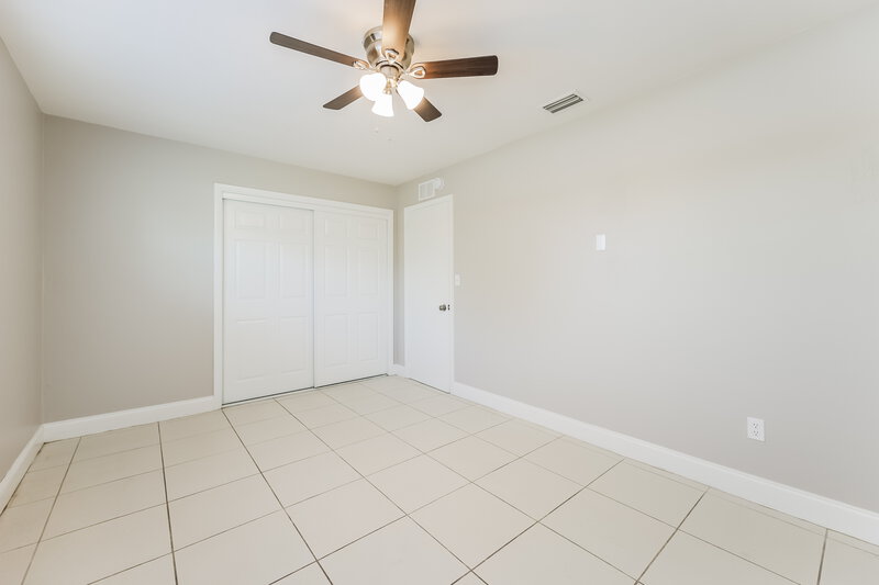 1,700/Mo, 11 Kentucky Road Lehigh Acres, FL 33936 Main Bedroom View