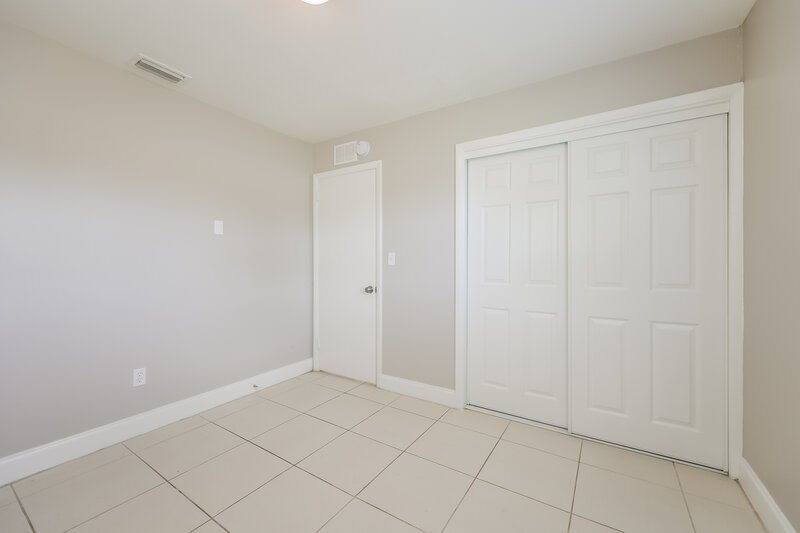 1,700/Mo, 11 Kentucky Road Lehigh Acres, FL 33936 Bedroom View 2