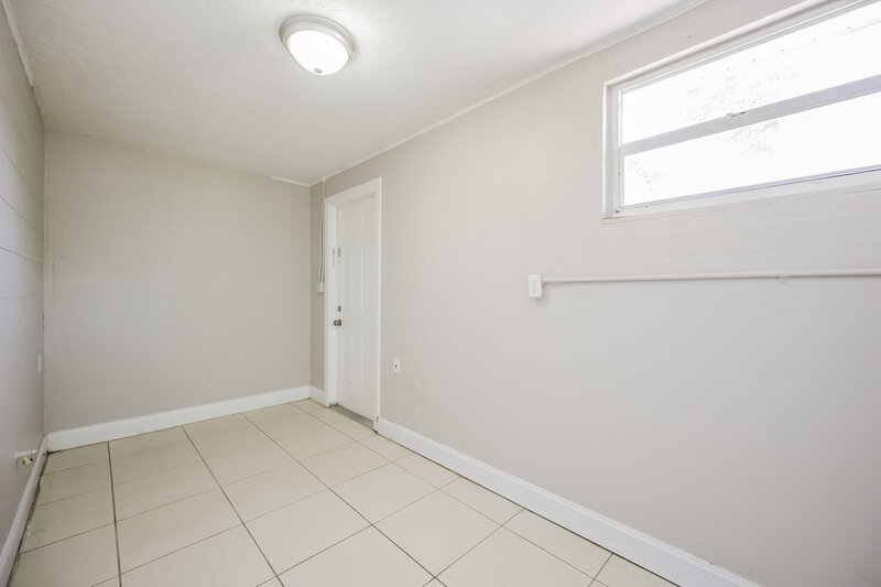 1,700/Mo, 11 Kentucky Road Lehigh Acres, FL 33936 Storage View