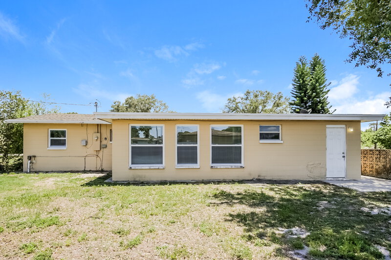1,700/Mo, 11 Kentucky Road Lehigh Acres, FL 33936 Rear View