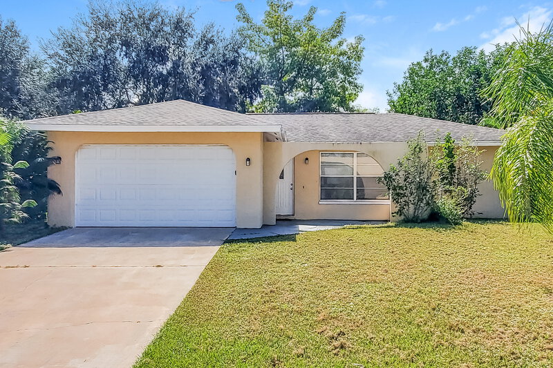 2,525/Mo, 1322 SE 12th Street Cape Coral, FL 33990 External View