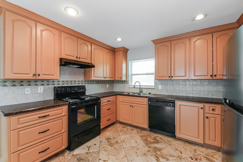 2,040/Mo, 5595 Sunrise Drive Fort Myers, FL 33919 Kitchen View 2