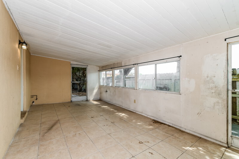 2,040/Mo, 5595 Sunrise Drive Fort Myers, FL 33919 Sun Room View