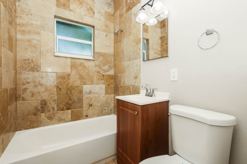 1,565/Mo, 1423 Brookhill Drive Fort Myers, FL 33916 Main Bathroom View