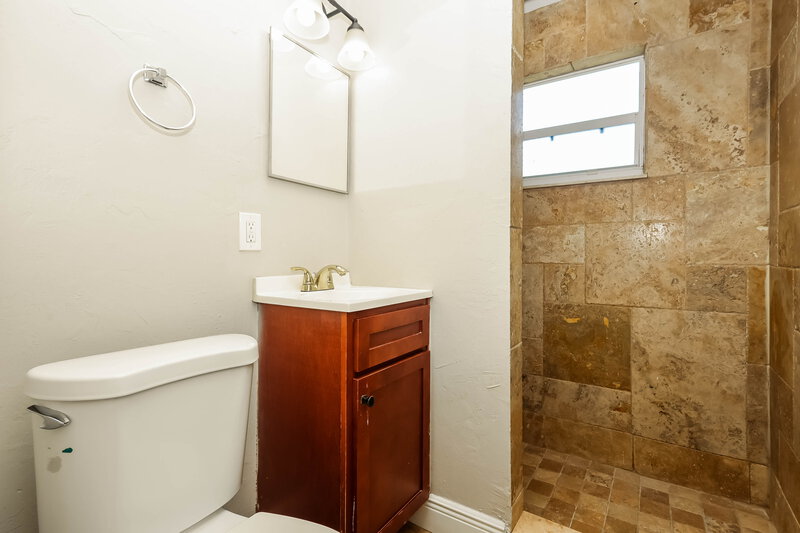 1,565/Mo, 1423 Brookhill Drive Fort Myers, FL 33916 Bathroom View