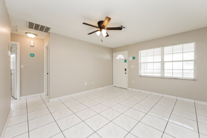 1,625/Mo, 3716 Edison Ave Fort Myers, FL 33916 Living Room View 3