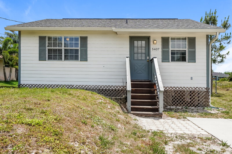 2,250/Mo, 5407 3rd Street W Lehigh Acres, FL 33971 External View
