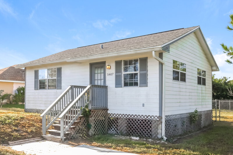 1,175/Mo, 5407 3rd Street W Lehigh Acres, FL 33971 Front View