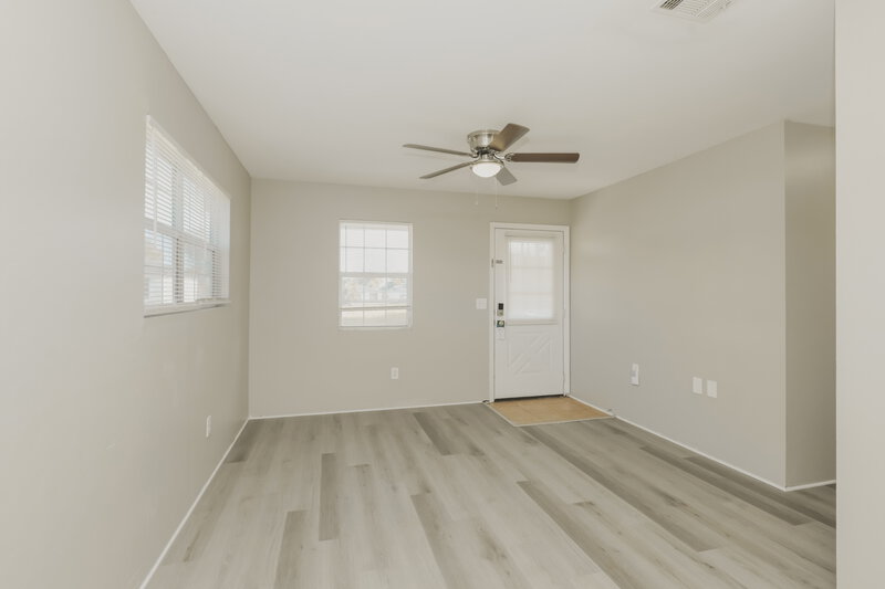 1,175/Mo, 5407 3rd Street W Lehigh Acres, FL 33971 Living Room View 2