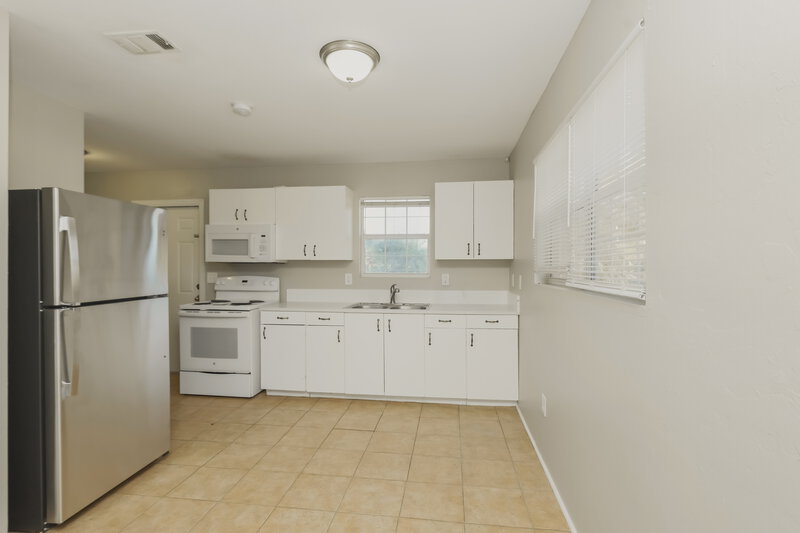 1,175/Mo, 5407 3rd Street W Lehigh Acres, FL 33971 Kitchen View