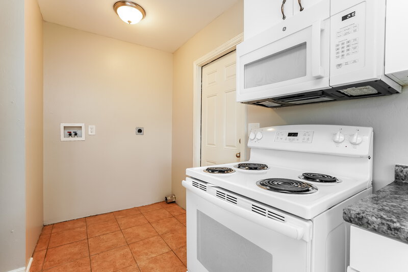 2,250/Mo, 5407 3rd Street W Lehigh Acres, FL 33971 Kitchen View 2