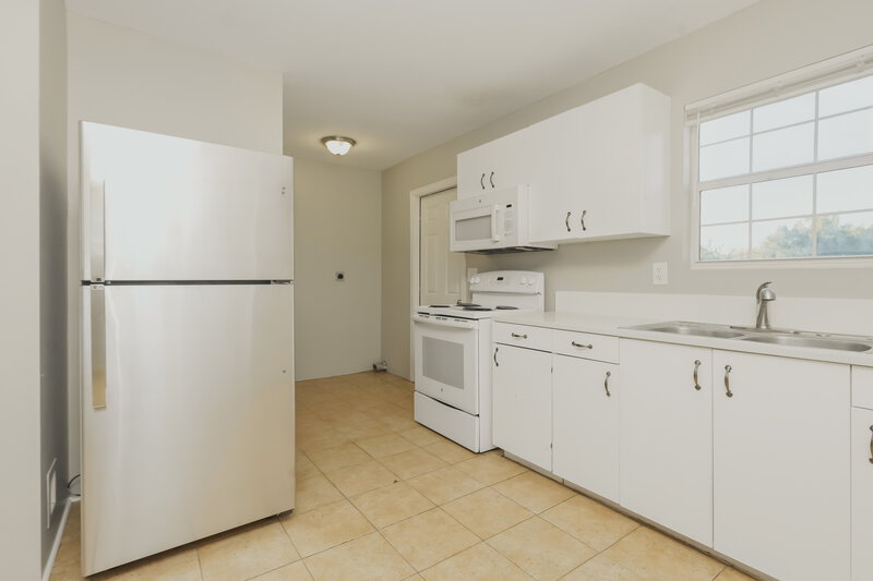 1,175/Mo, 5407 3rd Street W Lehigh Acres, FL 33971 Kitchen View 3