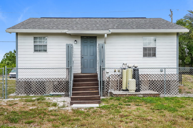 2,250/Mo, 5407 3rd Street W Lehigh Acres, FL 33971 Rear View