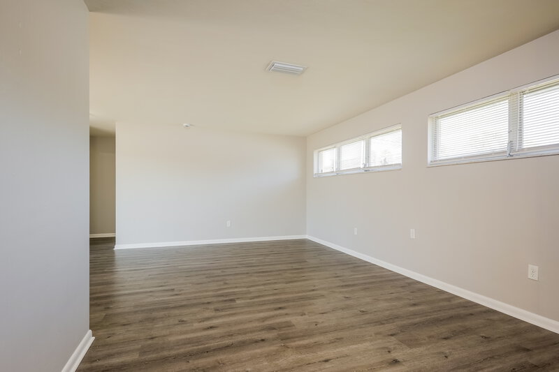 1,400/Mo, 502 Leeland Heights Boulevard E Lehigh Acres, FL 33936 Living Room View 3