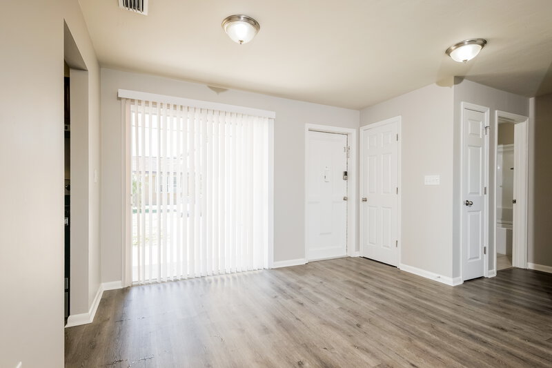 1,400/Mo, 502 Leeland Heights Boulevard E Lehigh Acres, FL 33936 Dining Room View