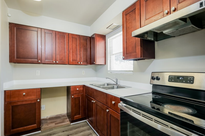 1,400/Mo, 502 Leeland Heights Boulevard E Lehigh Acres, FL 33936 Kitchen View