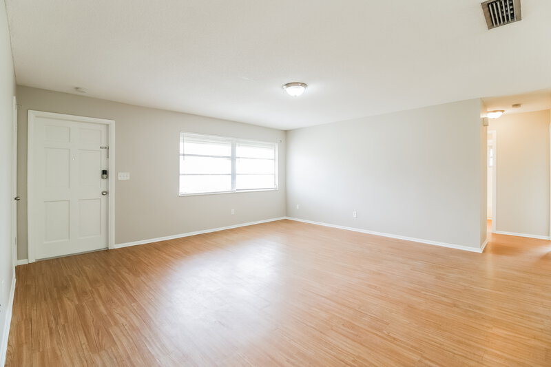 1,630/Mo, 323 SE 47th Street SE Cape Coral, FL 33904 Living Room View