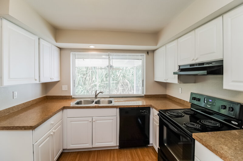 1,630/Mo, 323 SE 47th Street SE Cape Coral, FL 33904 Kitchen View