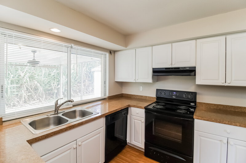 1,630/Mo, 323 SE 47th Street SE Cape Coral, FL 33904 Kitchen View 2