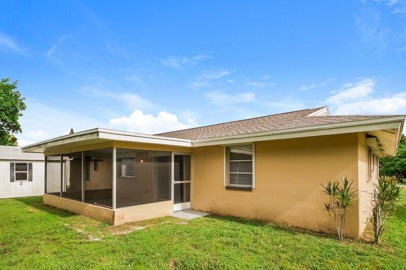 1,630/Mo, 323 SE 47th Street SE Cape Coral, FL 33904 Rear View