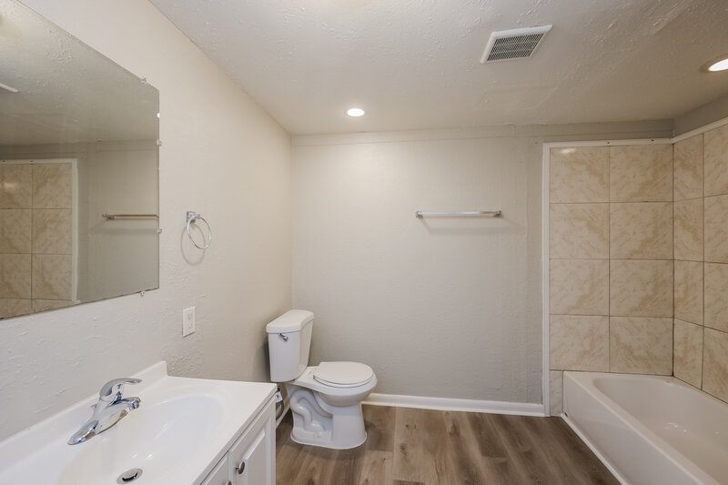 2,660/Mo, 1778 Settler Drive Fort Myers, FL 33905 Main Bathroom View