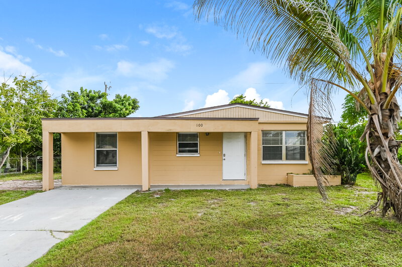 1,300/Mo, 100 Apache Street Lehigh Acres, FL 33936 External View