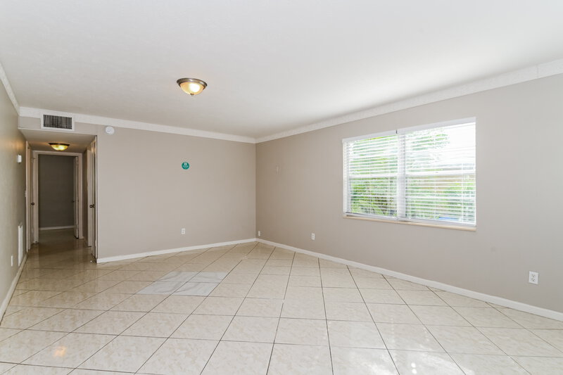 1,300/Mo, 100 Apache Street Lehigh Acres, FL 33936 Living Room View