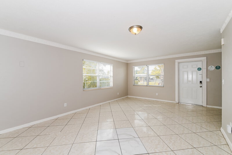 1,300/Mo, 100 Apache Street Lehigh Acres, FL 33936 Living Room View 3