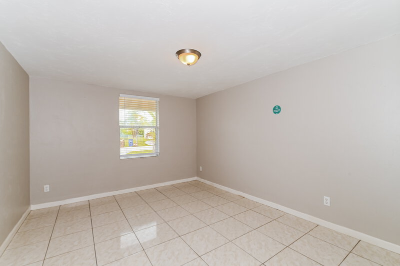 1,300/Mo, 100 Apache Street Lehigh Acres, FL 33936 Main Bedroom View