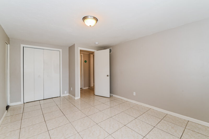 1,300/Mo, 100 Apache Street Lehigh Acres, FL 33936 Main Bedroom View 2