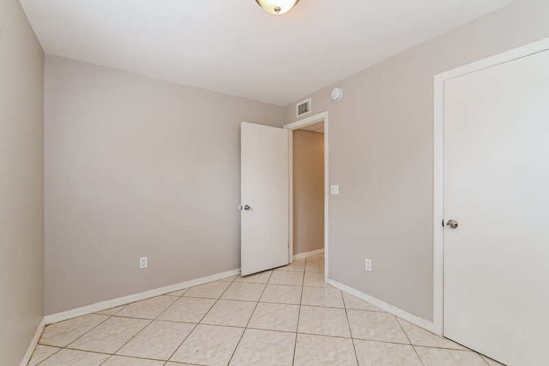 1,300/Mo, 100 Apache Street Lehigh Acres, FL 33936 Bedroom View 4