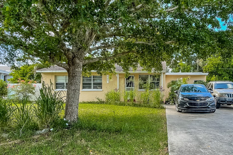 2,140/Mo, 4380 Deleon Street Fort Myers, FL 33901 External View
