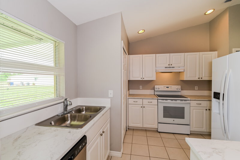 1,535/Mo, 5141 Leonard Blvd S Lehigh Acres, FL 33973 Kitchen View