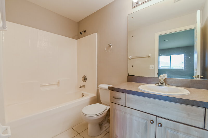 1,535/Mo, 5141 Leonard Blvd S Lehigh Acres, FL 33973 Main Bathroom View