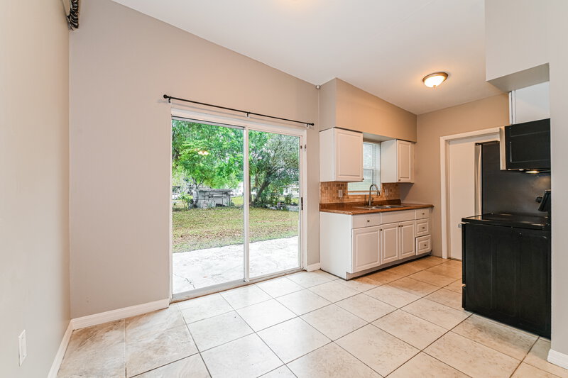 0/Mo, 3716 Belmont Street Fort Myers, FL 33916 Dining Room View