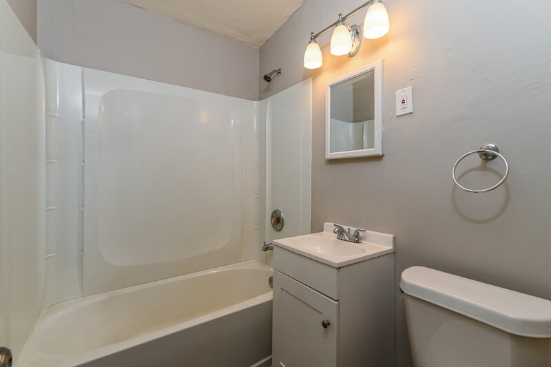 1,605/Mo, 1412 Brookhill Drive Fort Myers, FL 33916 Bathroom View