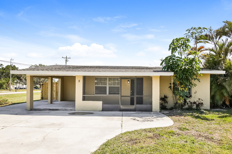 1,650/Mo, 5 Victoria Drive North Fort Myers, FL 33917 External View
