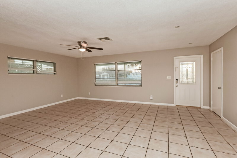 1,505/Mo, 344 Crestwood Ave Lehigh Acres, FL 33936 Living Room View