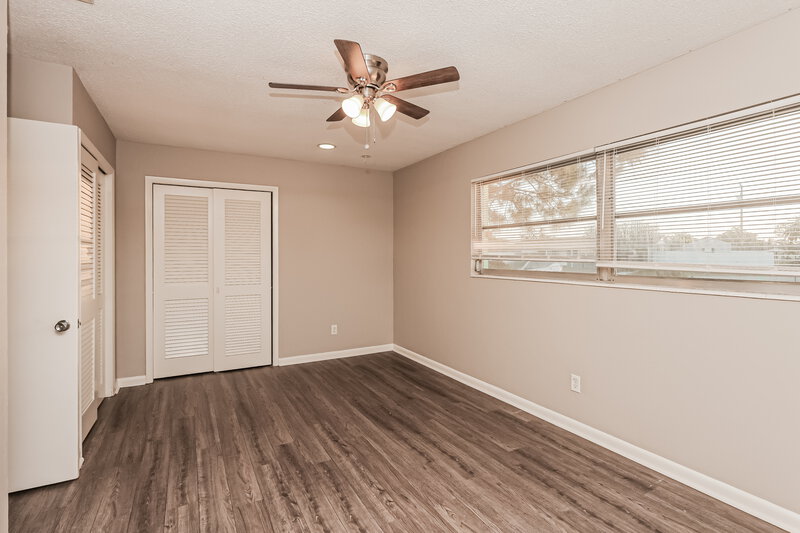 1,505/Mo, 344 Crestwood Ave Lehigh Acres, FL 33936 Main Bedroom View 2