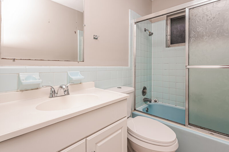 1,505/Mo, 344 Crestwood Ave Lehigh Acres, FL 33936 Bathroom View